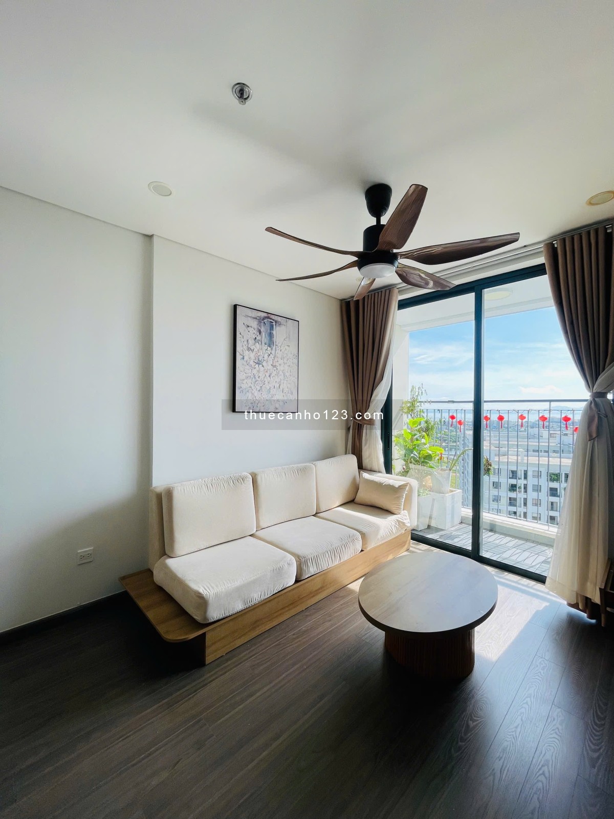 Cho thue CC FPT Plaza 2 view biển, tầng cao, 71m2, 2n 2WC, full nội thất