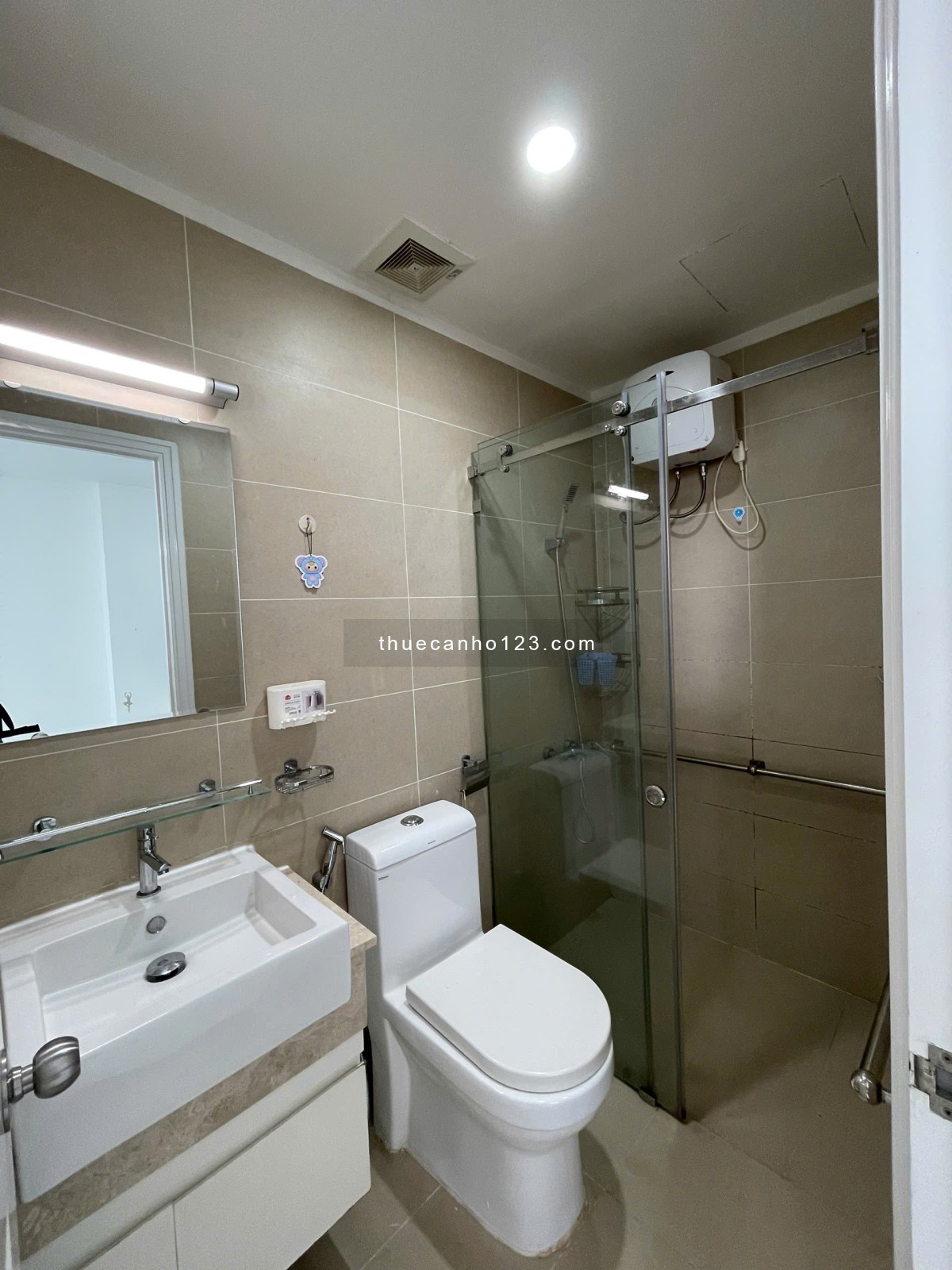 Cho thuê căn hộ lô OFFICE-TEL Florita Quận 7, 38m, nội thất cơ bản, giá 9 triệu, LH: 0917 492 608