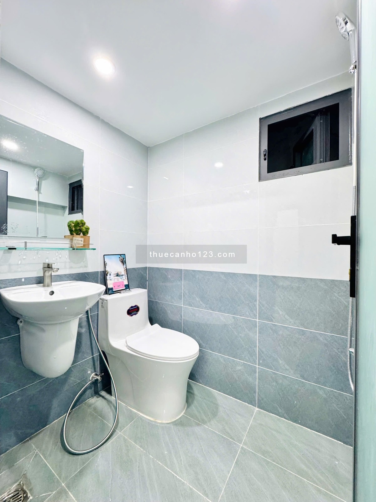 Căn hộ full nội thất, có ban công rộng ở Trịnh Đình Trọng – Tân Phú, gần Đại học Văn Hiến