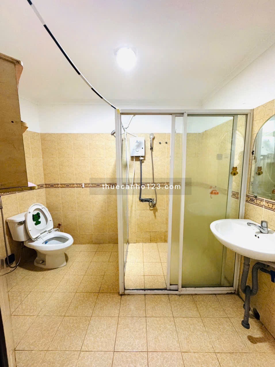 Cho thuê căn hộ Hậu Giang, phường 4, Tân Bình – 1 phòng ngủ, tách bếp, có ban công, full nội thất.