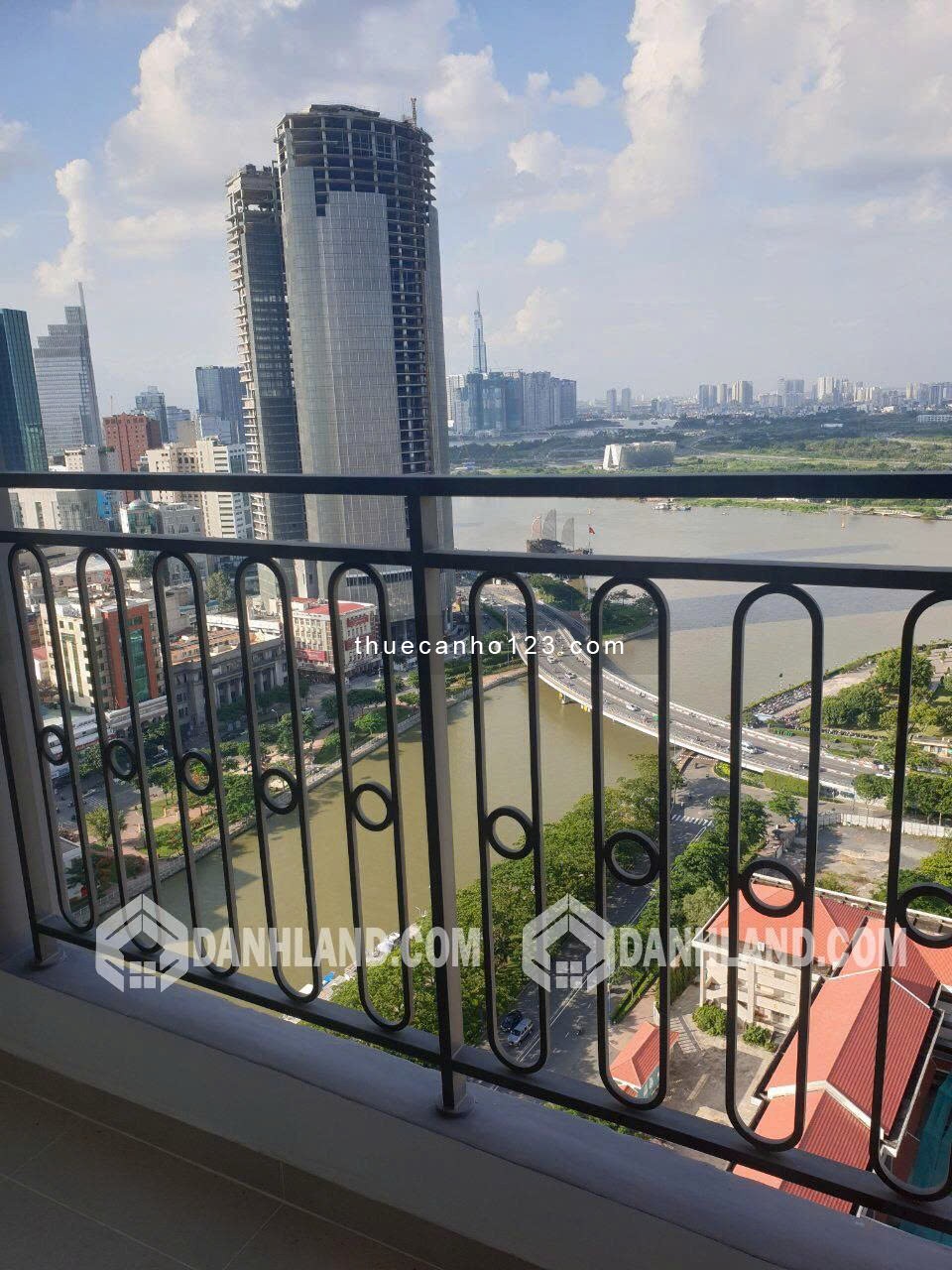 Cho Thuê 2 Phòng ngủ Sài Gòn Royal View sông Quận 4