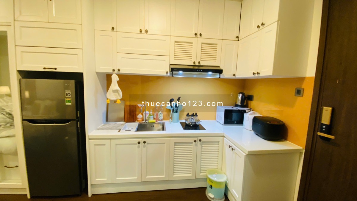 THUÊ NGAY SAIGON ROYAL 38M2 BAN CÔNG VIEW BITEXCO SÁT CẦU BASON QUẬN 4 -QUẬN 1 LH 0775924600