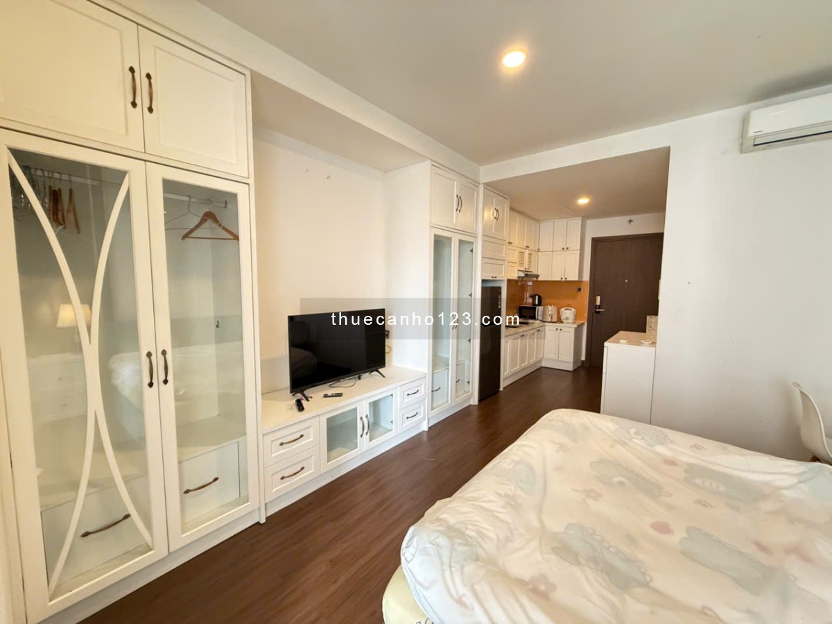 THUÊ NGAY SAIGON ROYAL 38M2 BAN CÔNG VIEW BITEXCO SÁT CẦU BASON QUẬN 4 -QUẬN 1 LH 0775924600