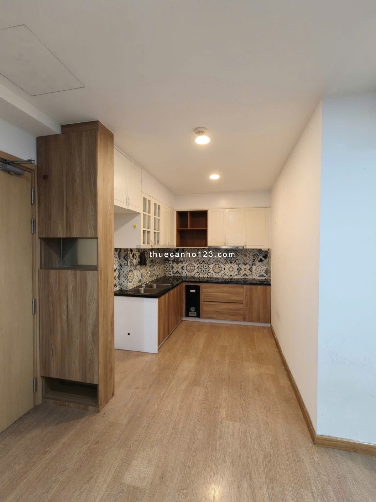 C/c Phú Thạnh, Nguyễn Sơn, TP: 3PN, 2WC 110m2, Căn góc, 10tr/th