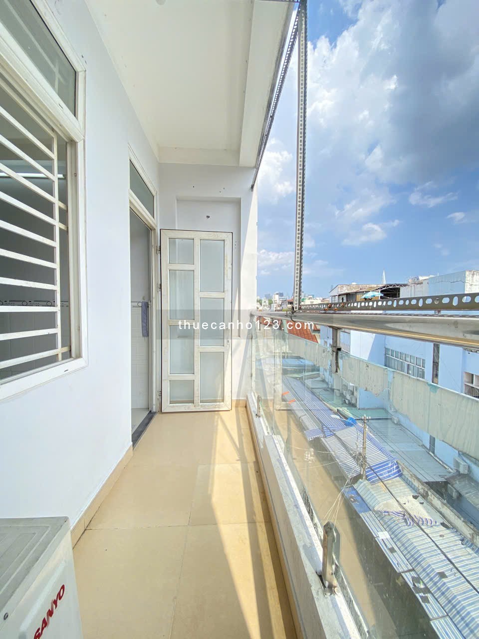 Studio ban công lớn Q1 - gần chợ Tân Định, công viên Lê Văn Tám, vòng xoay Điện Biên Phủ,....