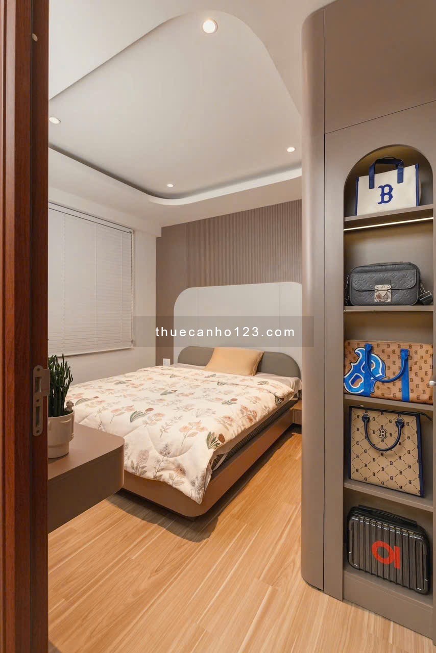 THUÊ GOLD VIEW 2PN2WC 80M2 BAN CÔNG VIEW SÔNG NGAY BẾN VÂN ĐỒN QUẬN 4 SÁT Q1 Q3 LH HARRY 0775926400