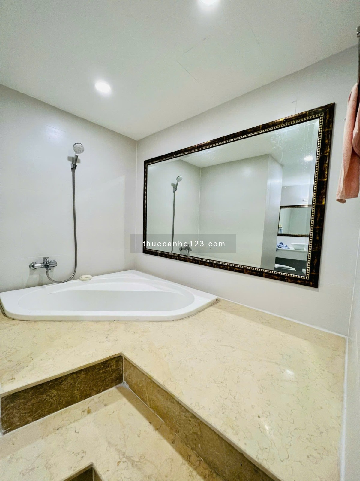 Căn hộ cao cấp Mỹ Vinh, P6, Quận 3: 140m2, 3p ngủ, 3wc, NTCC, 22tr