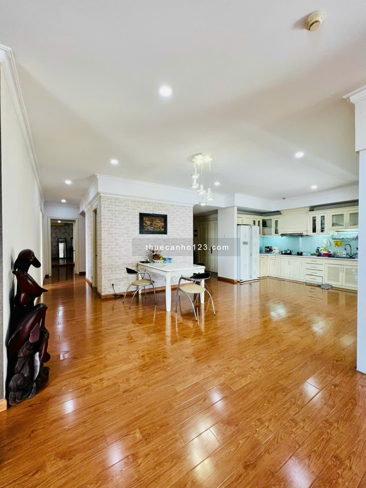 Căn hộ cao cấp Mỹ Vinh, P6, Quận 3: 140m2, 3p ngủ, 3wc, NTCC, 22tr