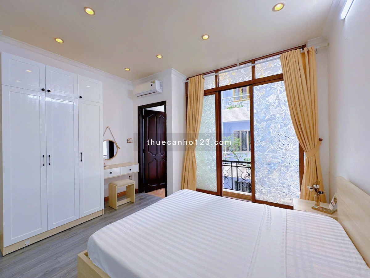 Cho thuê căn hộ đầy đủ nội thất - Ngay trung tâm, Quận 1