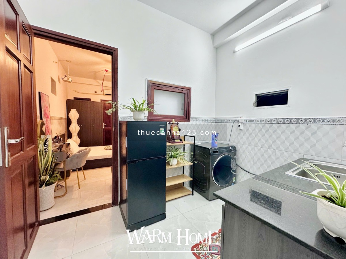 Cho thuê căn hộ 1 phòng ngủ gần sân bay Tân Sơn Nhất, Tân Bình – Ban công thoáng mát