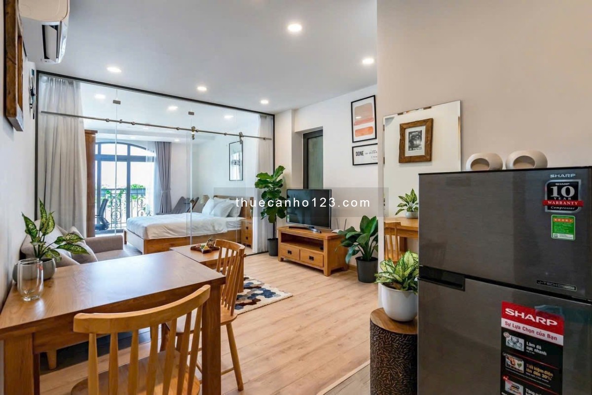 Siêu phẩm 1PN, ban công, thiết kế nội thất gỗ sang trọng – nằm giáp sân bay Tân Bình và CV Gia Định