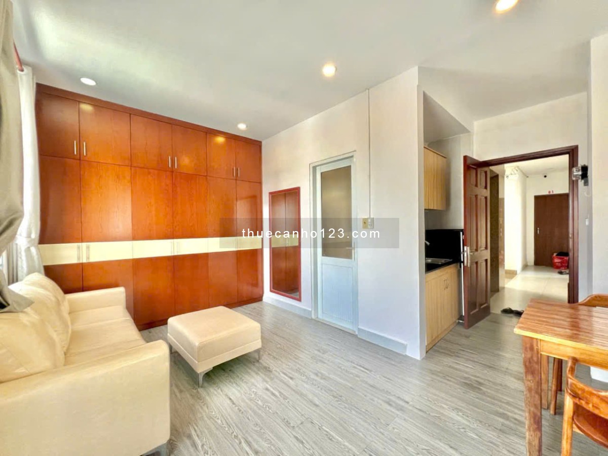 Căn Hộ 1 Phòng Ngủ 65m2 Ban Công View Landmark81, Thang Máy, Bảo Vệ, Gần Ga Metro Tân Cảng