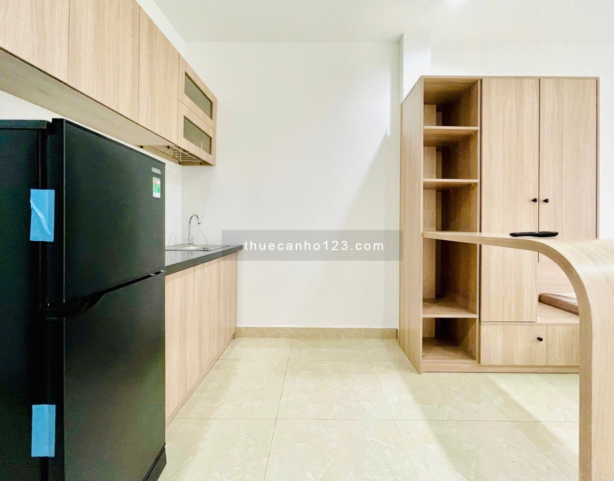 Cho thuê studio ban công cách công viên Lê Văn Tám chỉ 100m, gần chợ Tân Định, nhà thờ Tân Định,...