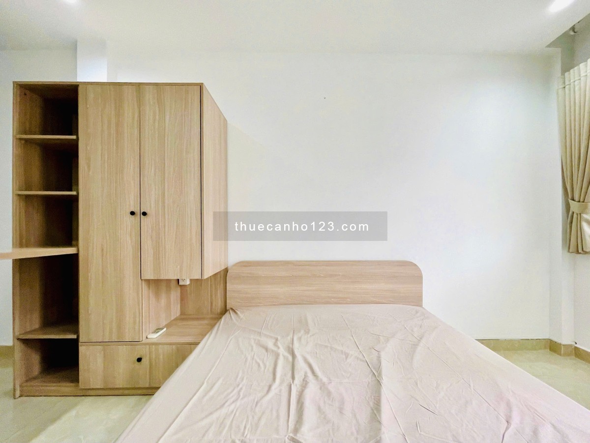 Cho thuê studio ban công cách công viên Lê Văn Tám chỉ 100m, gần chợ Tân Định, nhà thờ Tân Định,...