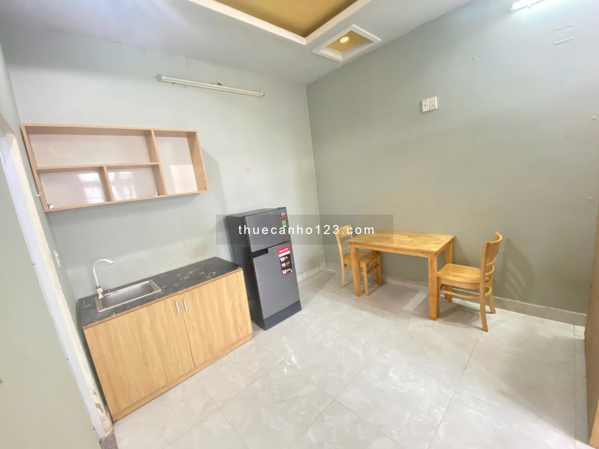 Căn hộ tách bếp, có ban công riêng, ngay Tân Bình