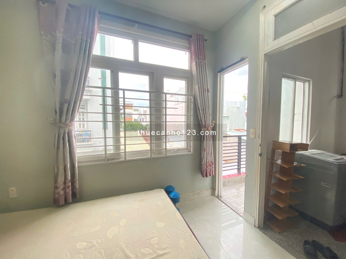 Căn hộ tách bếp, có ban công riêng, ngay Tân Bình