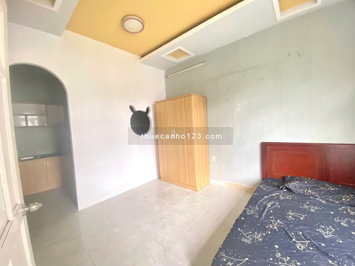 Căn hộ tách bếp, có ban công riêng, ngay Tân Bình