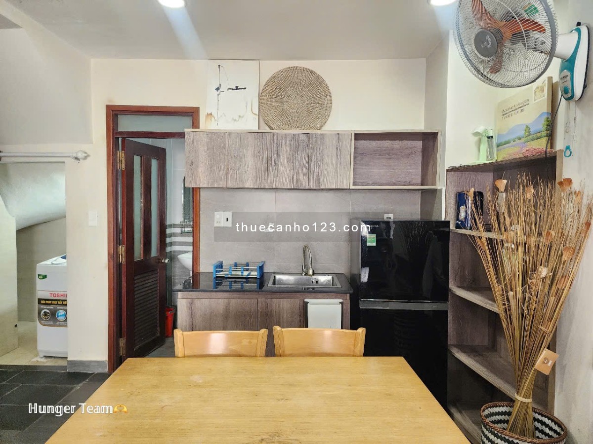 Cho thuê studio 35m², ban công, máy giặt riêng, tone gỗ – Phan Văn Trị, Bình Thạnh – Gần Văn Lang