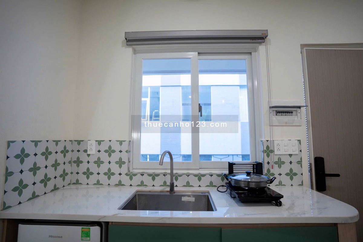 Phòng đẹp Quận 1 – Đầy đủ nội thất, thoáng mát, có ban công