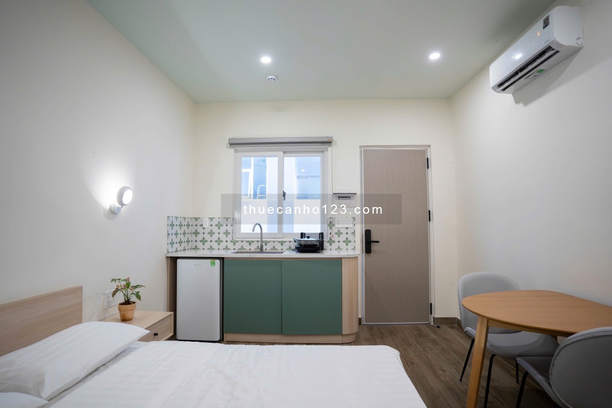 Phòng đẹp Quận 1 – Đầy đủ nội thất, thoáng mát, có ban công