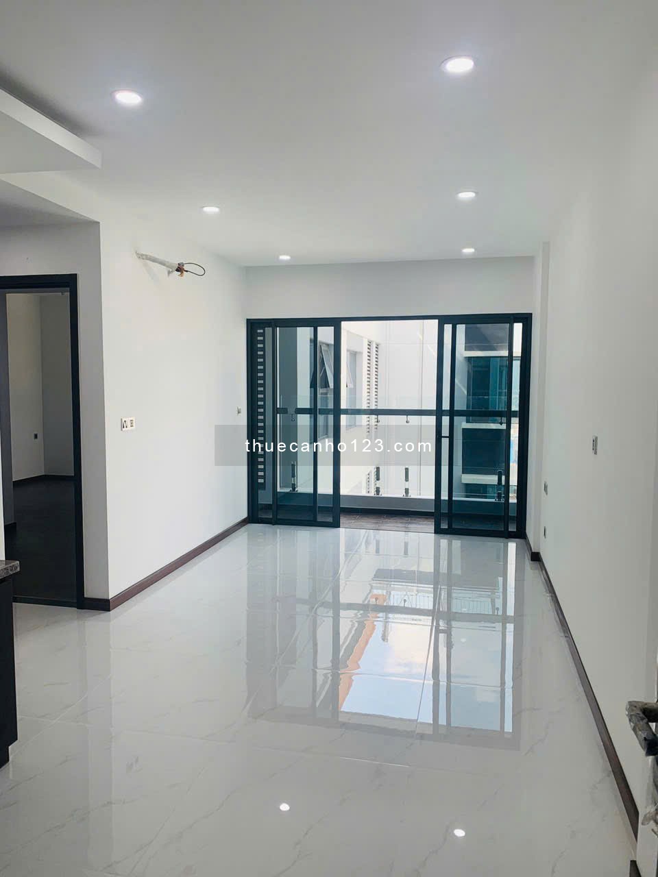 Cho thuê căn hộ Resgreen Tower, DT 60m2, 2PN/2WC, giá 12tr/tháng.