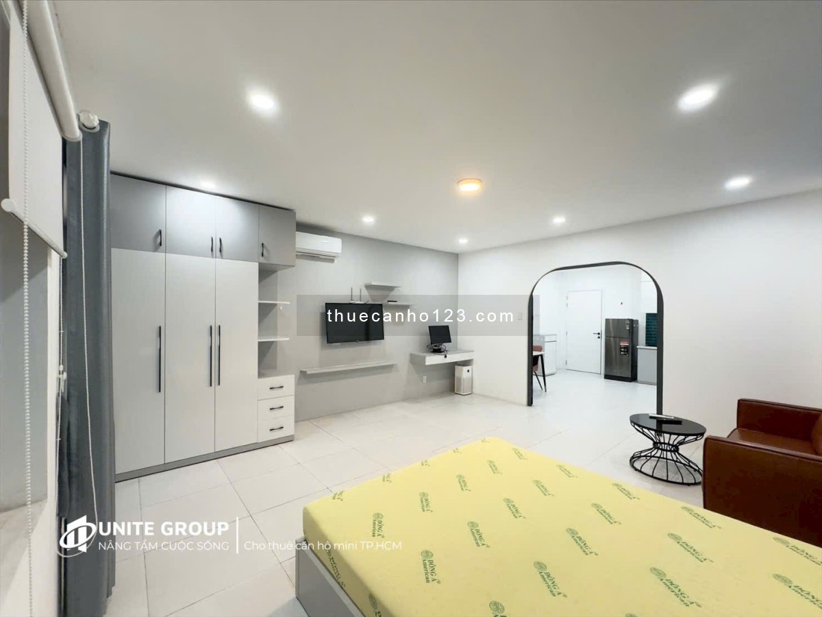 Cho thuê căn hộ 1 phòng ngủ có ban công thoáng mát gần sân bay Tân Sơn Nhất, Tân Bình