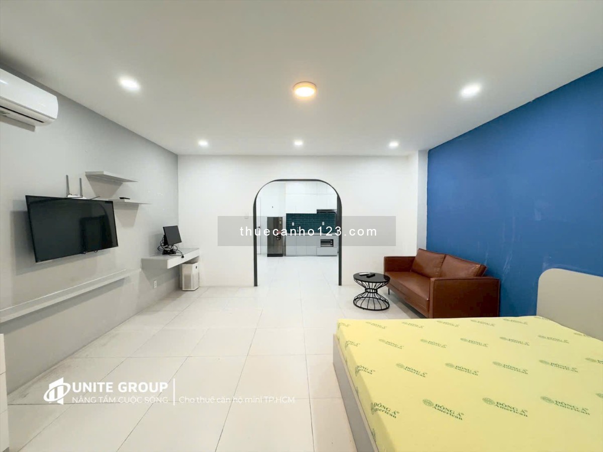 Cho thuê căn hộ 1 phòng ngủ có ban công thoáng mát gần sân bay Tân Sơn Nhất, Tân Bình