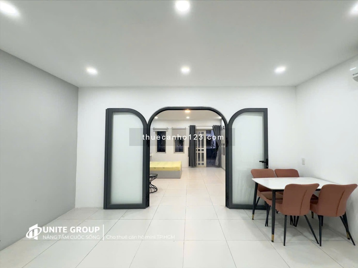 Cho thuê căn hộ 1 phòng ngủ có ban công thoáng mát gần sân bay Tân Sơn Nhất, Tân Bình