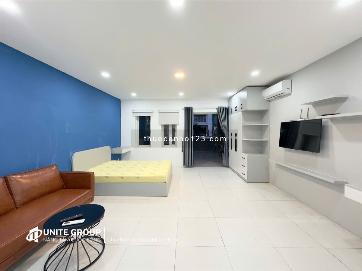 Cho thuê căn hộ 1 phòng ngủ có ban công thoáng mát gần sân bay Tân Sơn Nhất, Tân Bình