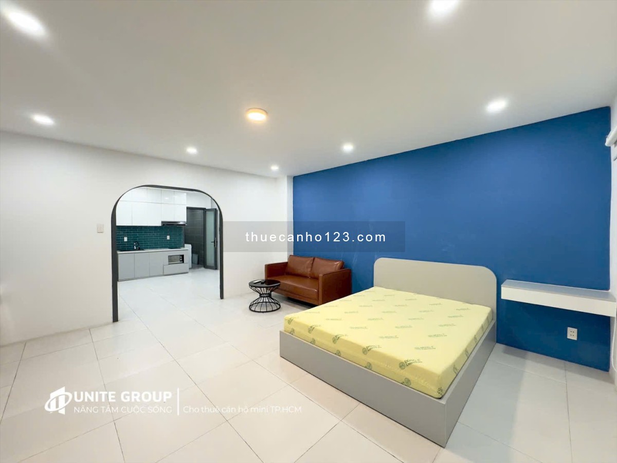 Cho thuê căn hộ 1 phòng ngủ có ban công thoáng mát gần sân bay Tân Sơn Nhất, Tân Bình