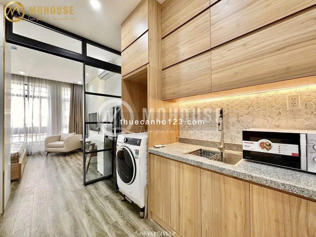 Cho thuê căn hộ 1 phòng ngủ, ban công – Tone gỗ cao cấp, gần sân bay và công viên Hoàng Văn Thụ