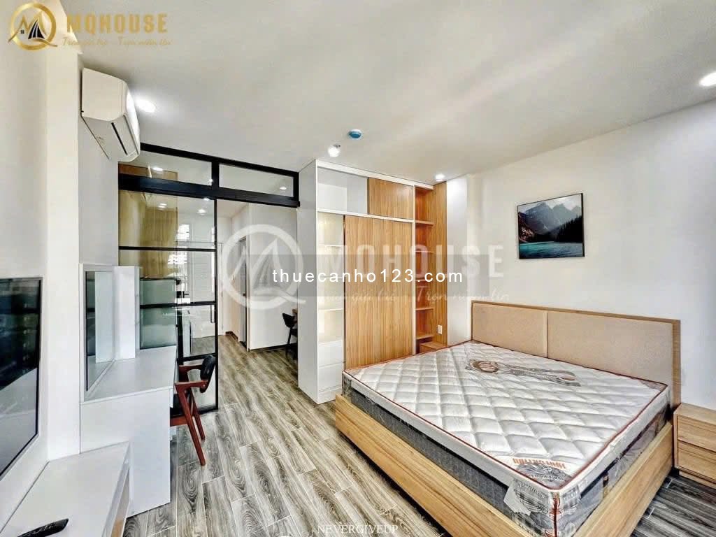 Cho thuê căn hộ 1 phòng ngủ, ban công – Tone gỗ cao cấp, gần sân bay và công viên Hoàng Văn Thụ
