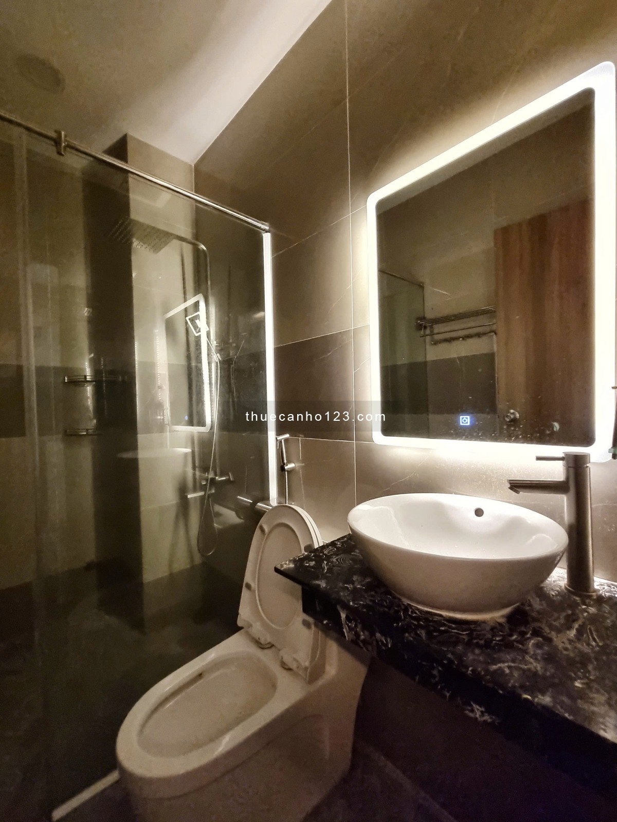 Căn hộ 1PN ban công, Full nội thất mới new 100%, ra vào vân tay, toà nhà thang máy, gần Q3,PN