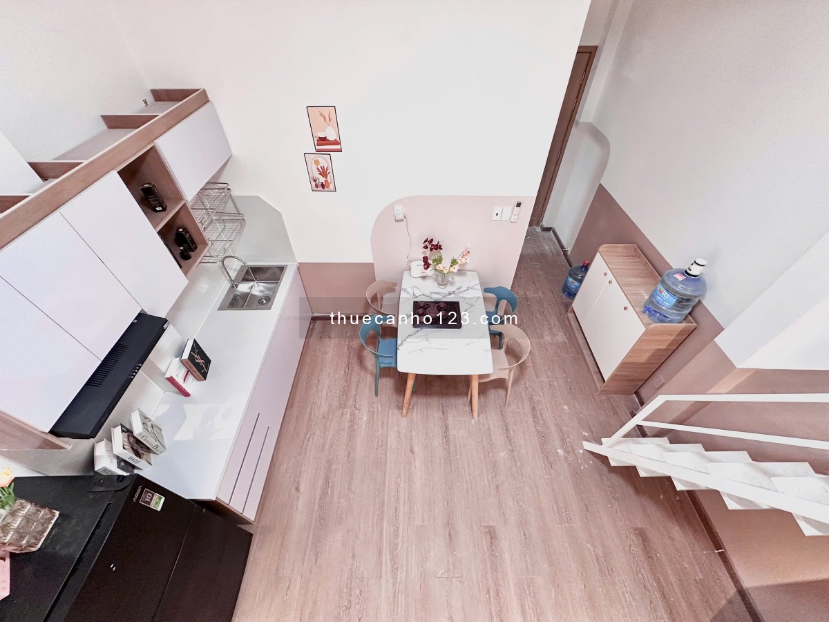 Căn hộ dạng duplex gác cao, có ban công thoáng mát, gần các trường ĐH Hutech,UEF,Hồng Bàng.