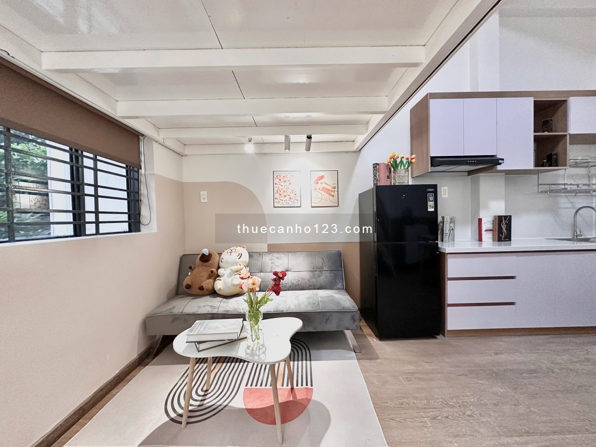 Căn hộ dạng duplex gác cao, có ban công thoáng mát, gần các trường ĐH Hutech,UEF,Hồng Bàng.