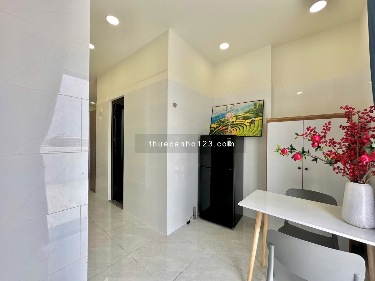 Căn hộ 1Pn tách bếp ban công thoáng mát, full nội thất, gần khu ăn uống, gym, thuận tiện đi GV,Q3,PN