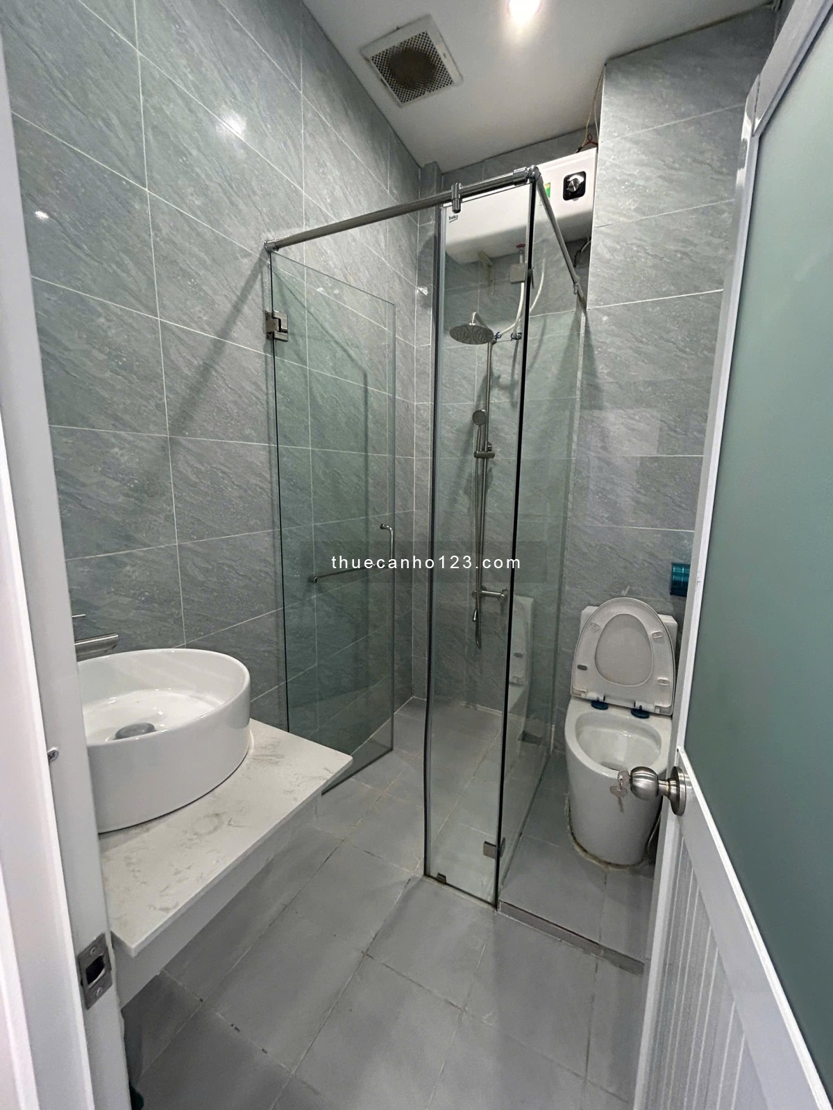 Cho thuê nguyên tầng 2 Phòng ngủ 1wc 70m2 thương lượng ở Đặng Tất Quận 1 gần chợ Tân Định, cầu Kiệu
