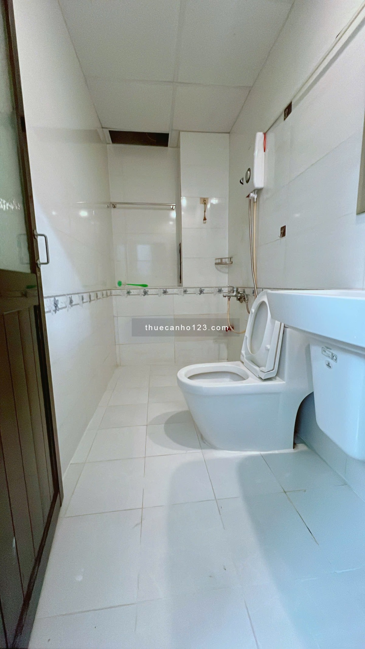 Cho thuê căn hộ Studio Ban công MỚI KENG Q4 gần cầu Ông Lãnh, cầu Calmette, cầu Kênh Tẻ