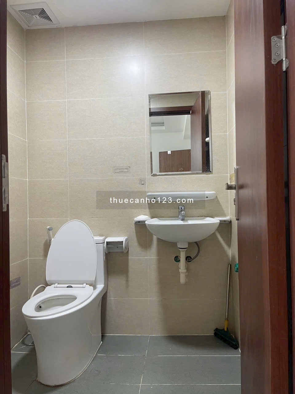 CHo Thuê Căn Hộ 2PN 2 WC Bình Dương - Cách AEON Mall 3Km, Kế bên Vsip1 - Nội Thất Cơ Bản - Giá 4tr5