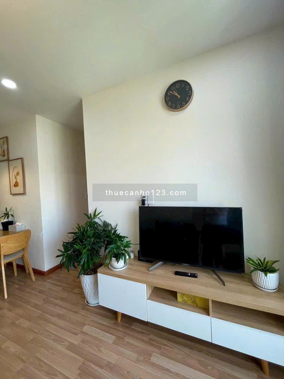 Cho thuê căn 2p ngủ có nội thất C/c Phúc yên Tân Bình giá 9tr