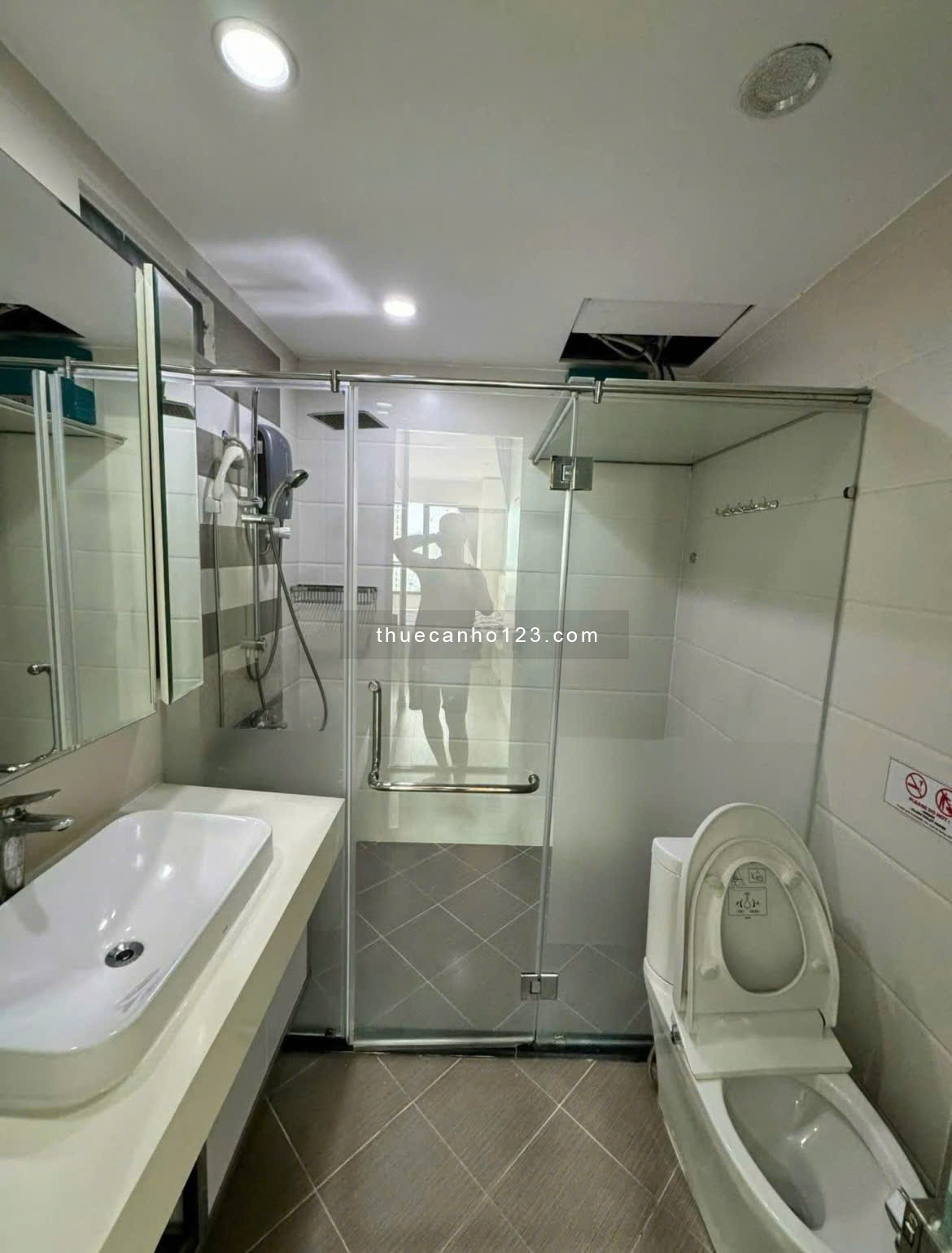 Chung cư Xigrand Court, Lý Thường Kiệt, Q10: 22Triệu, Nội thất, 3PN, 2WC.