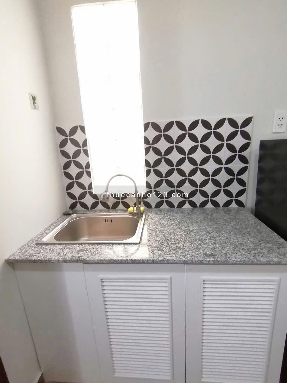 Cho thuê căn hộ Studio Ban công Q4 gần ĐH Luật, ĐH Nguyễn Tất Thành, cầu Kênh Tẻ