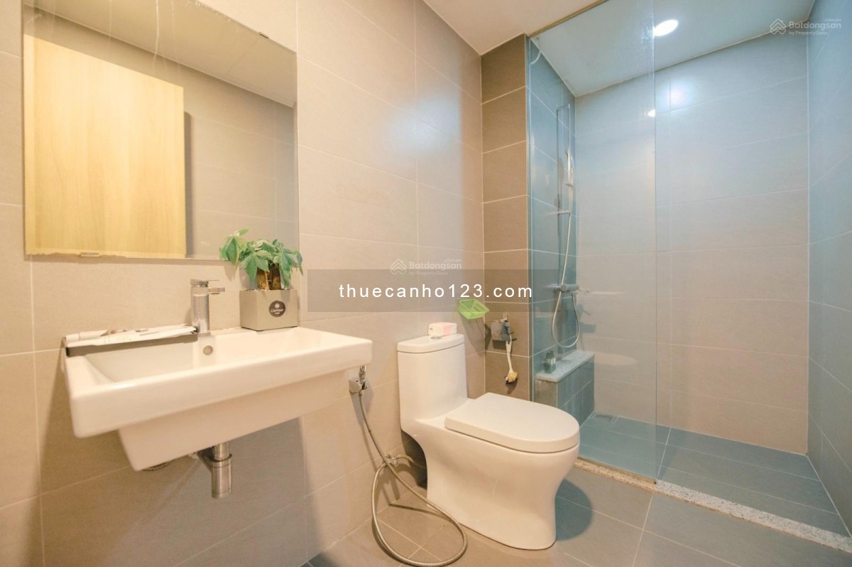 Chính chủ cần cho thuê gấp CHCC Millennium 72m², 2 phòng ngủ, 2WC. Nhà mới, thoáng mát.