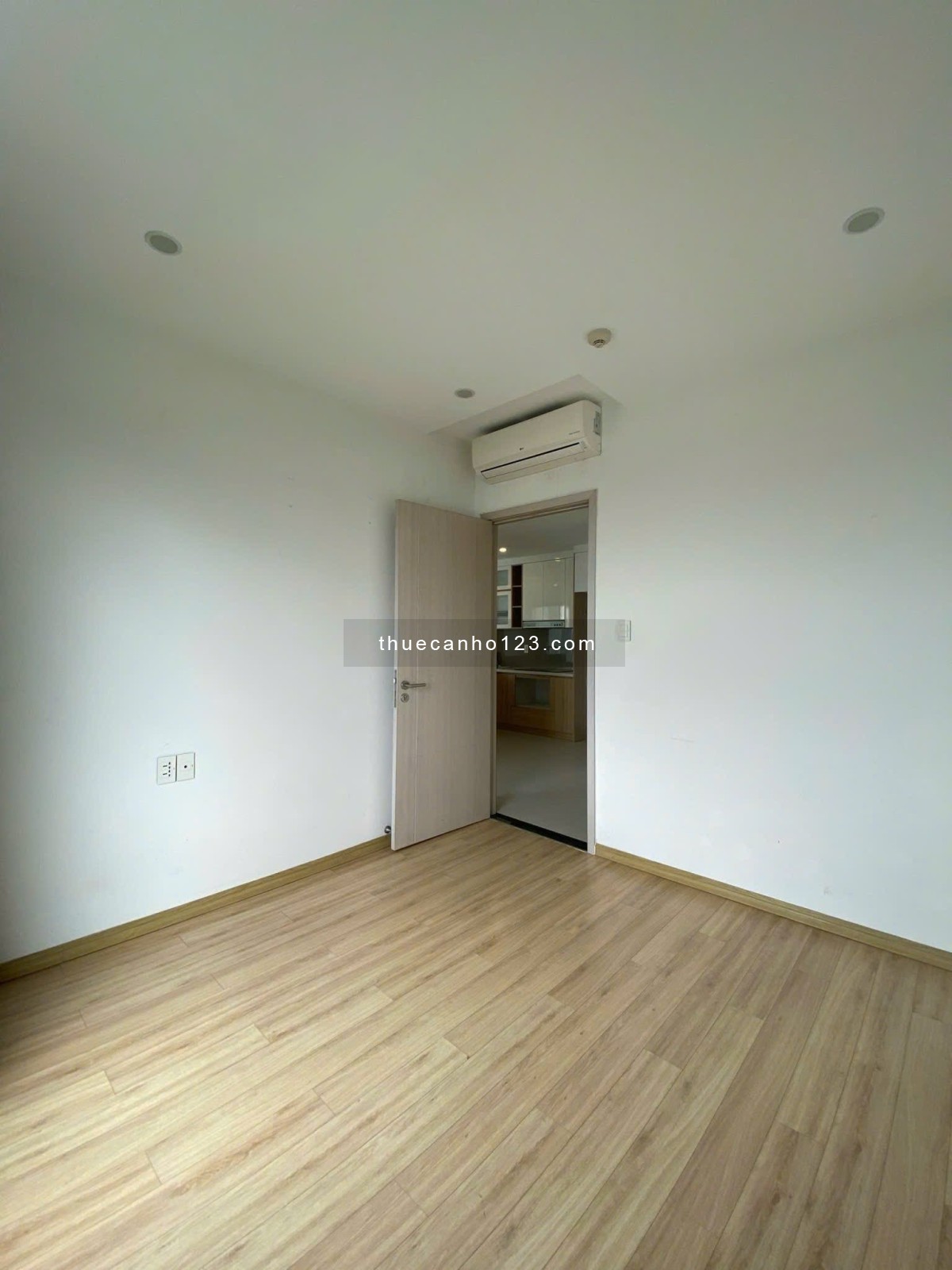 Cho thuê căn 3PN - 2WC New City Thủ Thiêm, đang trống vào ở ngay