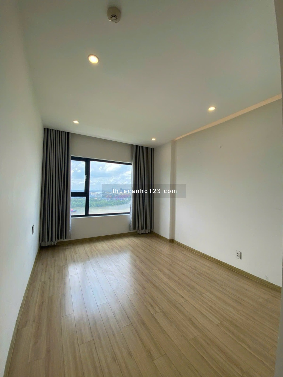 Cho thuê căn 3PN - 2WC New City Thủ Thiêm, đang trống vào ở ngay