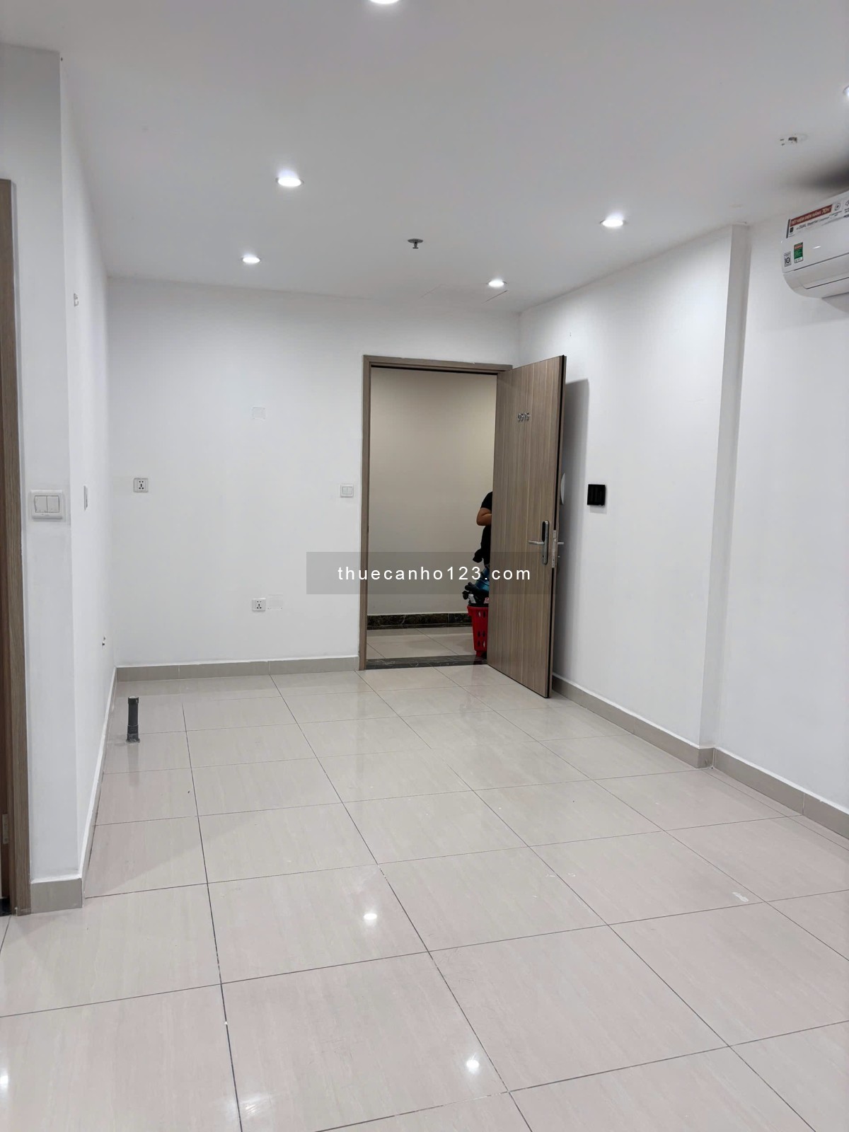 Cho thuê nhanh 2PN+1, 2vs nguyên bản chỉ 10 triệu/tháng vào luôn Vinhomes Smart City