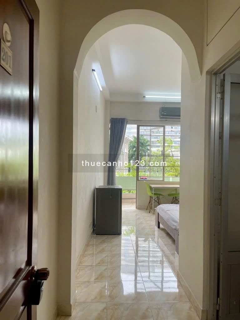 Studio ban công lớn thoáng gần Parcmall, cầu chữ Y, cầu Nguyễn Tri Phương, Đh UEH,...
