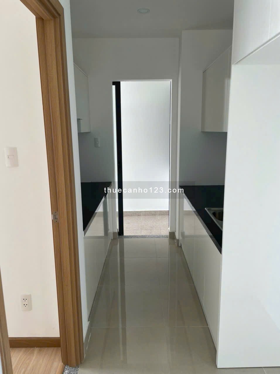 Cho thuê căn hộ Tân Hương, DT 65m2, 2PN, NT cơ bản, giá 7.5tr/tháng.