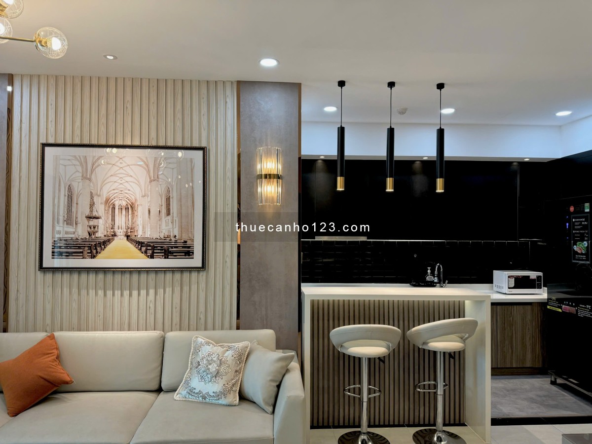 Cho thuê căn hộ 2 phòng ngủ 2WC diện tích 86m2 view Bitexco nhà mới như hình