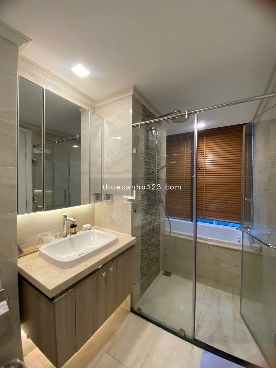 CHO THUẾ 3PN VIEW SÔNG SG + BITEXCO VINHOMES GOLDEN RIVER (BASON)